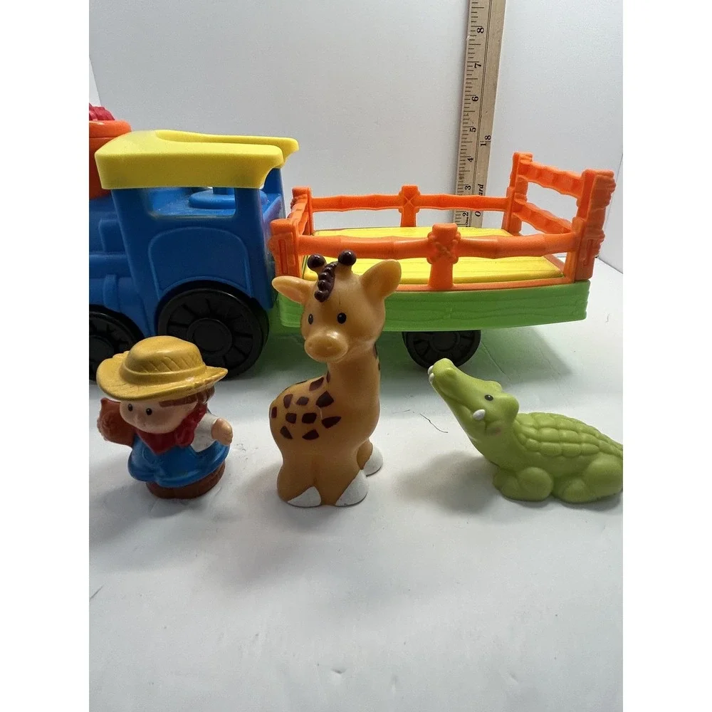 Fisher-Price Little People Blue Train Toy Vehicle Farmer Giraffe Alligator Zoo